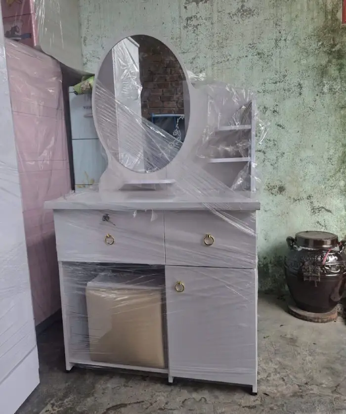Bàn giao bàn trang điểm nhựa Đài Loan chị Linh - Xuân Mai Riverside