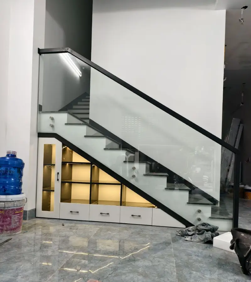 Thi Công Tủ Gầm Cầu Thang Nhựa Vincoplast Cho Chị Giang Hồng Ngọc Ỷ La Dương Nội Sáng 16/9