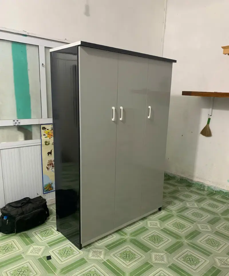 Bàn giao tủ quần áo nhựa Chin Huei 3 cánh màu ghi xám bạn Thùy Linh ngõ 213 Giáp Nhất chiều 30/9