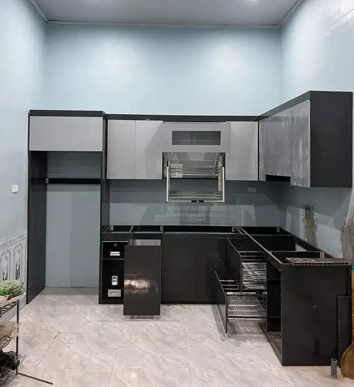 Bàn giao hệ tủ bếp nhựa Chin Huei Plus phối màu ghi đen cho chị Ngọc Lan xóm Miếu Vĩnh Ninh chiều Chủ Nhật (4/10)