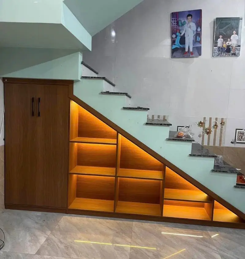 Bàn giao tủ gầm cầu thang nhựa Vincoplast vân gỗ óc chó cao cấp anh Sơn Tinh phố Tô Hiến Thành chiều Thứ 5 (8/10)