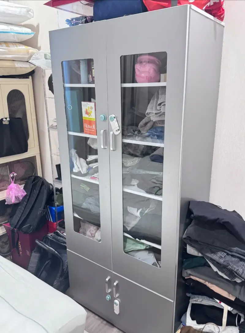 Bàn giao hệ tủ hồ sơ nhựa Vincoplast ghi xám phối cánh kính cao cấp cho chị Trang (Công ty Feelex - Trương Định)